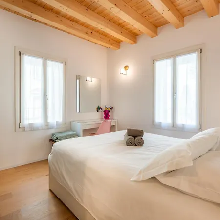 Apartman La Casa Di Mimi - The House Of Travelers