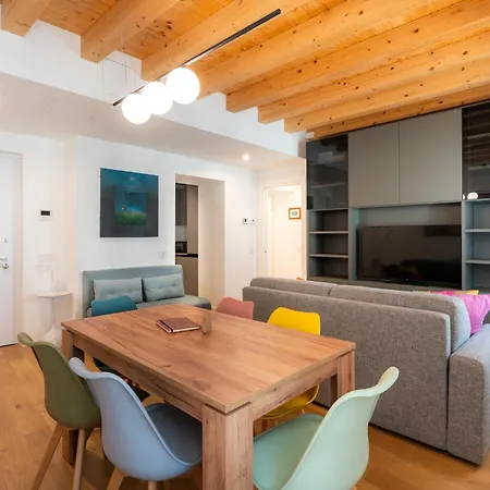 La Casa Di Mimi - The House Of Travelers